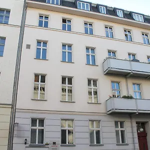 https://hotel-amelie-berlin.find-berlin-hotels.com
